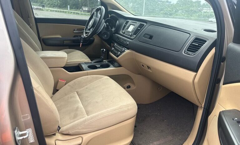 
								Salvaged Cars 2019 Kia sedona full									