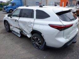 
										Salvaged Cars 2022 Toyota Highlander full									