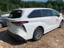 Salvaged Cars 2022 Toyota Sienna