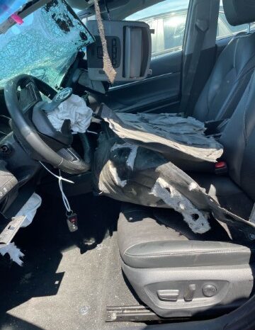 
								Salvaged Cars 2023 Toyota Camry full									