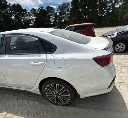 
								Salvaged Cars 2021 Kia Forte full									