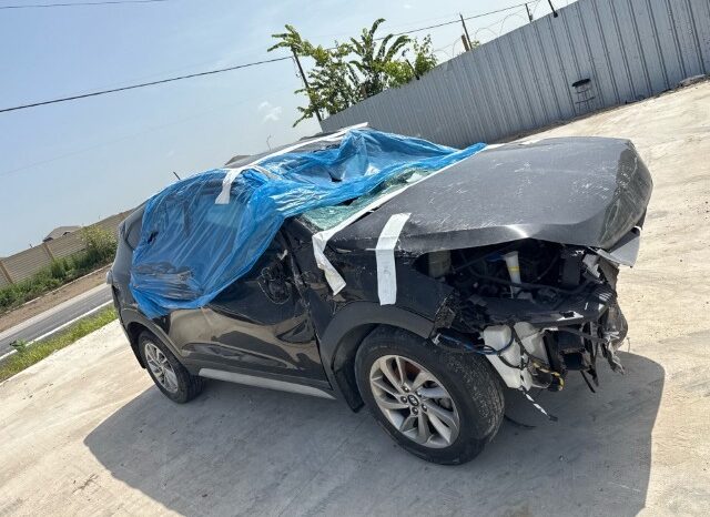 
								Salvaged Cars 2017 Hyundai Tucson full									