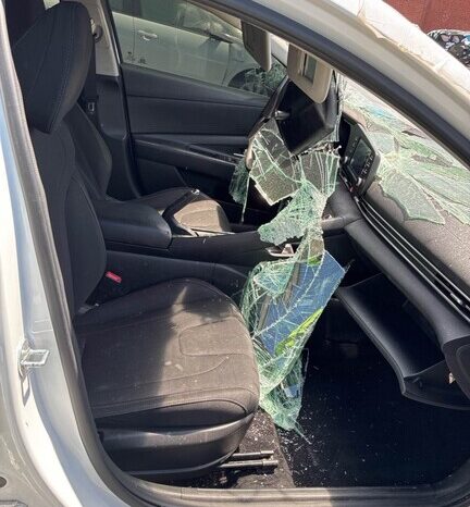 
								Salvaged Cars 2021 Hyundai Elantra full									