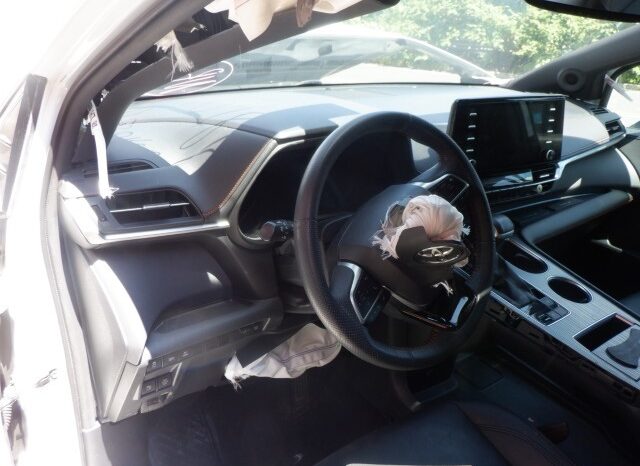
								Salvaged Cars 2021 Toyota Sienna full									