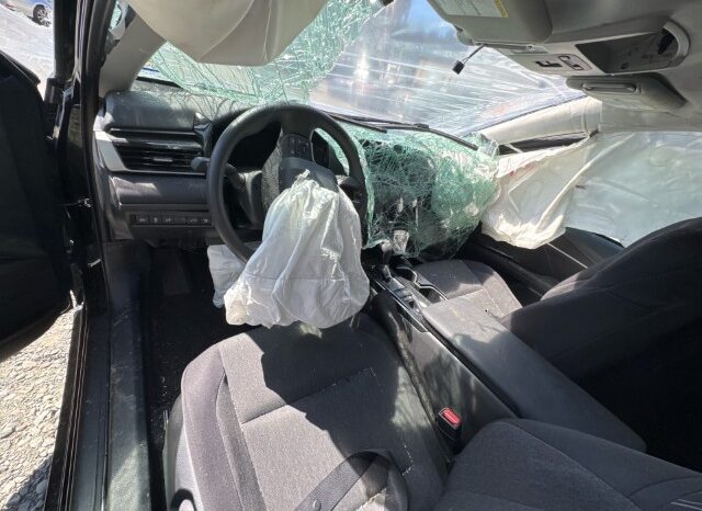 
								Salvaged Cars 2025 Toyota Camry full									