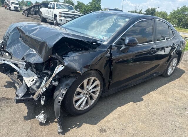 
								Salvaged Cars 2022 Toyota Camry full									