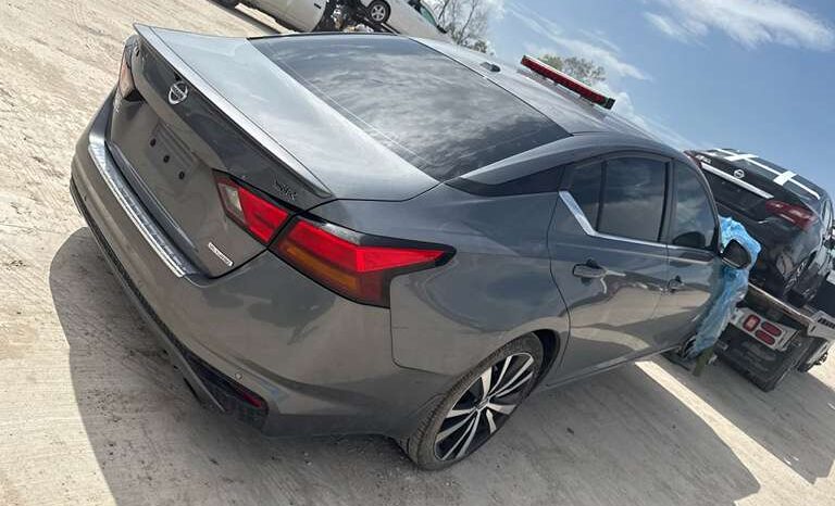
								Salvaged Cars 2021 Nissan Altima full									