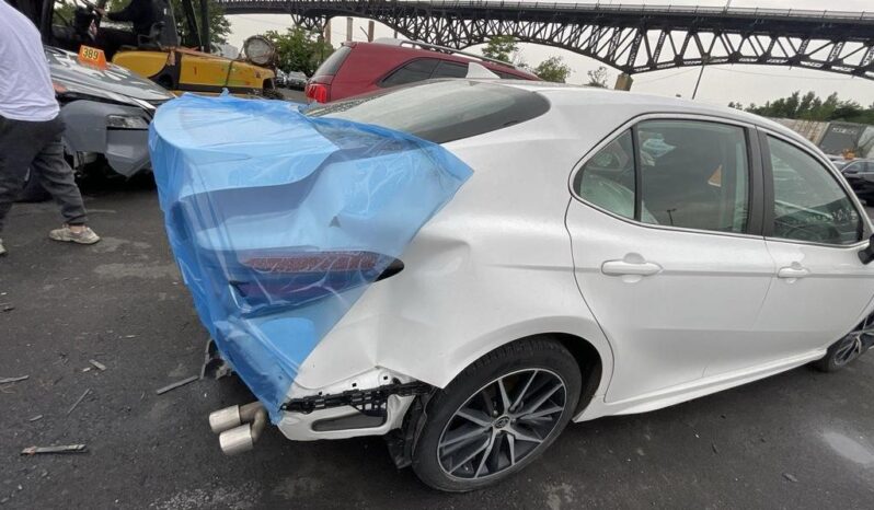 
								Salvaged Cars 2021 Toyota Camry full									